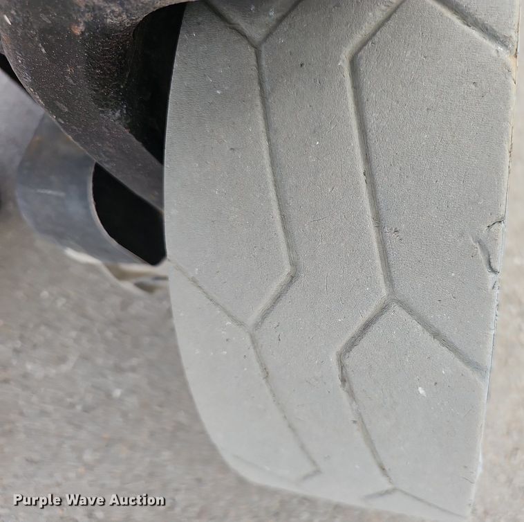 image for item DQ8715 2015 JLG 2632 ES scissor lift