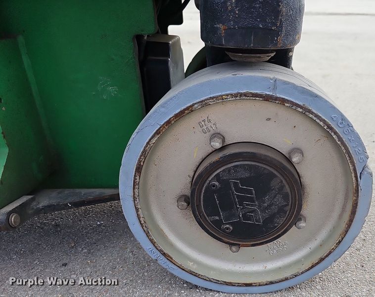 image for item DQ8715 2015 JLG 2632 ES scissor lift