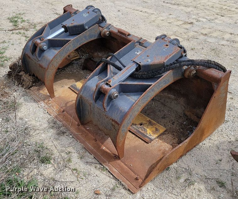 image for item DR7959 Skid steer grapple bucket