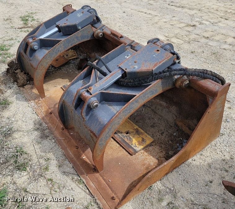 image for item DR7959 Skid steer grapple bucket