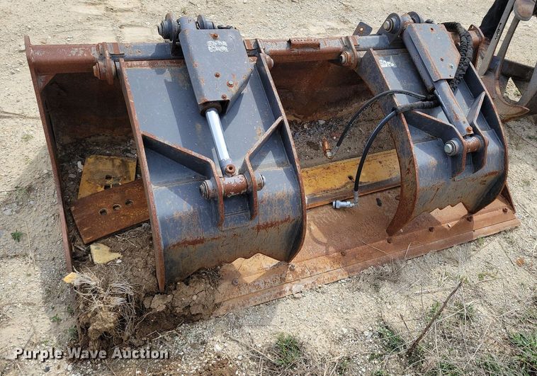 image for item DR7959 Skid steer grapple bucket