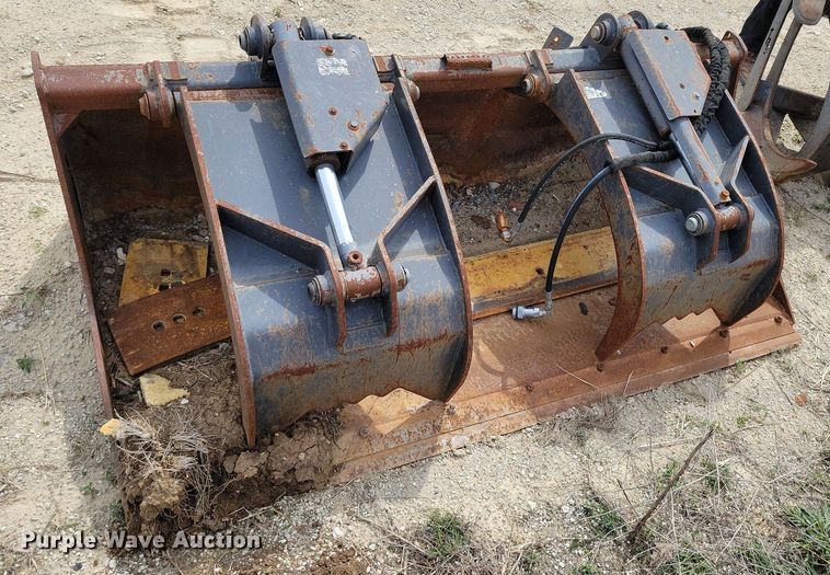 image for item DR7959 Skid steer grapple bucket