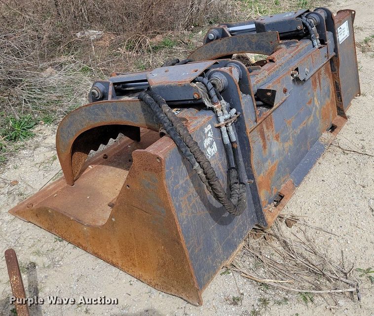 image for item DR7959 Skid steer grapple bucket