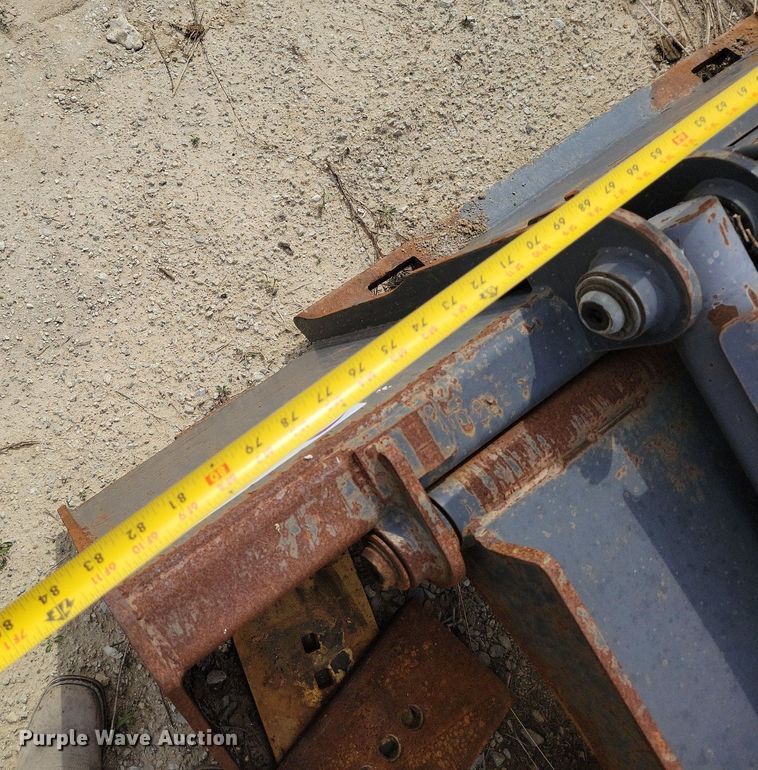 image for item DR7959 Skid steer grapple bucket