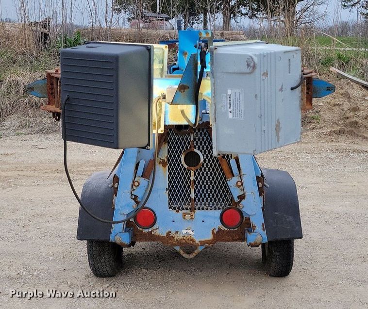 image for item DR7961 2006 Genie TML-4000N light plant