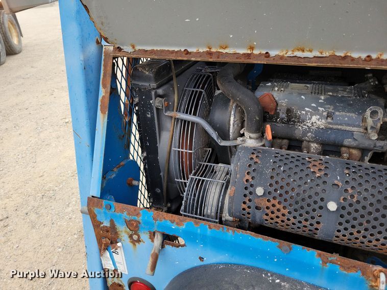 image for item DR7961 2006 Genie TML-4000N light plant