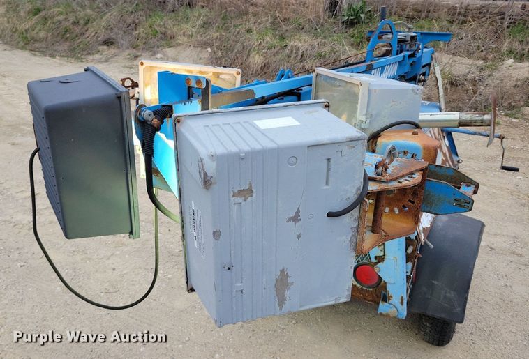 image for item DR7961 2006 Genie TML-4000N light plant