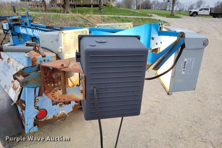 image for item DR7961 2006 Genie TML-4000N light plant