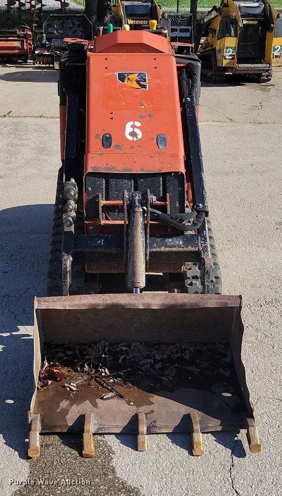 image for item DR7985 2017 Ditch Witch SK600 compact utility loader