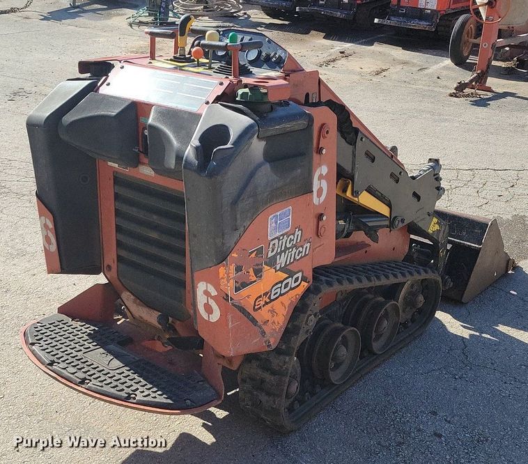 image for item DR7985 2017 Ditch Witch SK600 compact utility loader