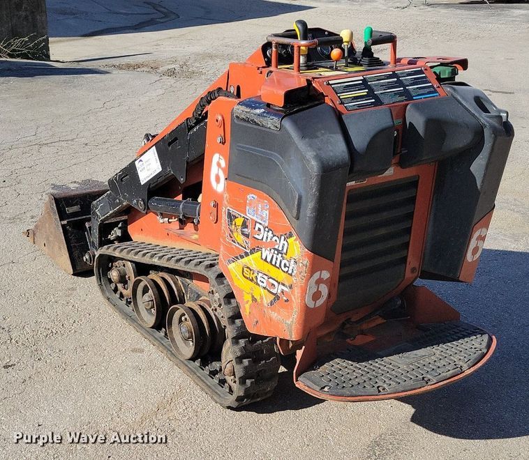 image for item DR7985 2017 Ditch Witch SK600 compact utility loader