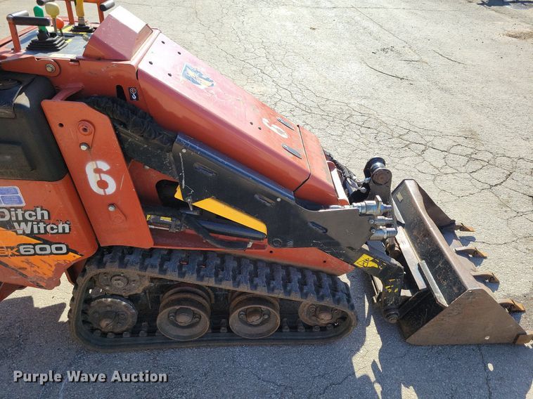 image for item DR7985 2017 Ditch Witch SK600 compact utility loader