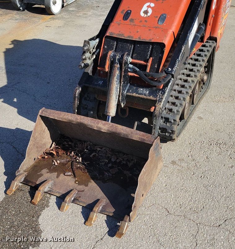image for item DR7985 2017 Ditch Witch SK600 compact utility loader