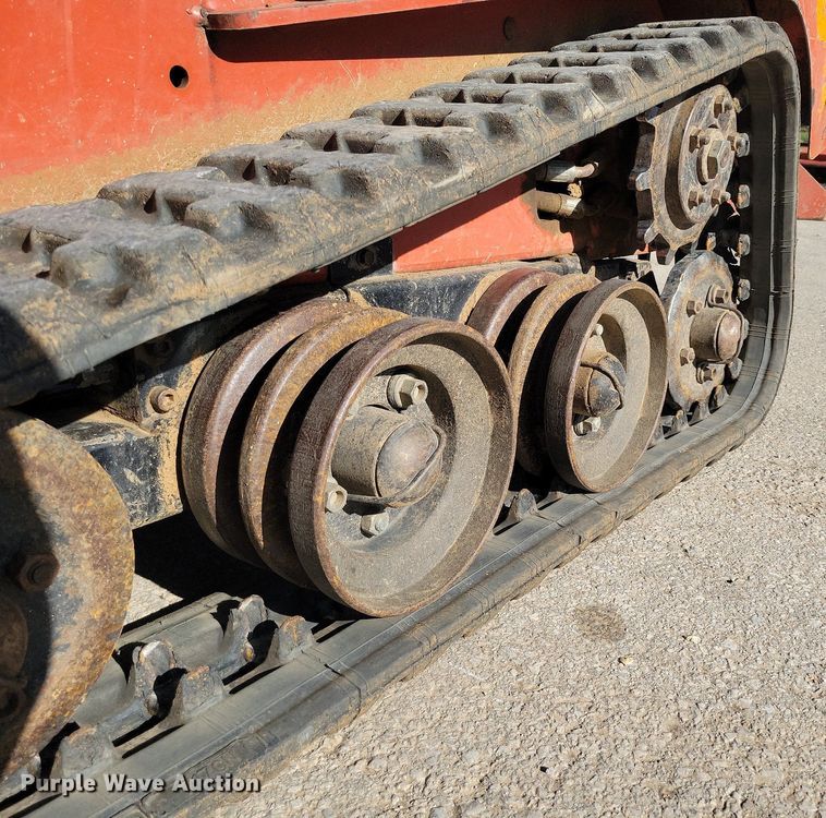 image for item DR7985 2017 Ditch Witch SK600 compact utility loader