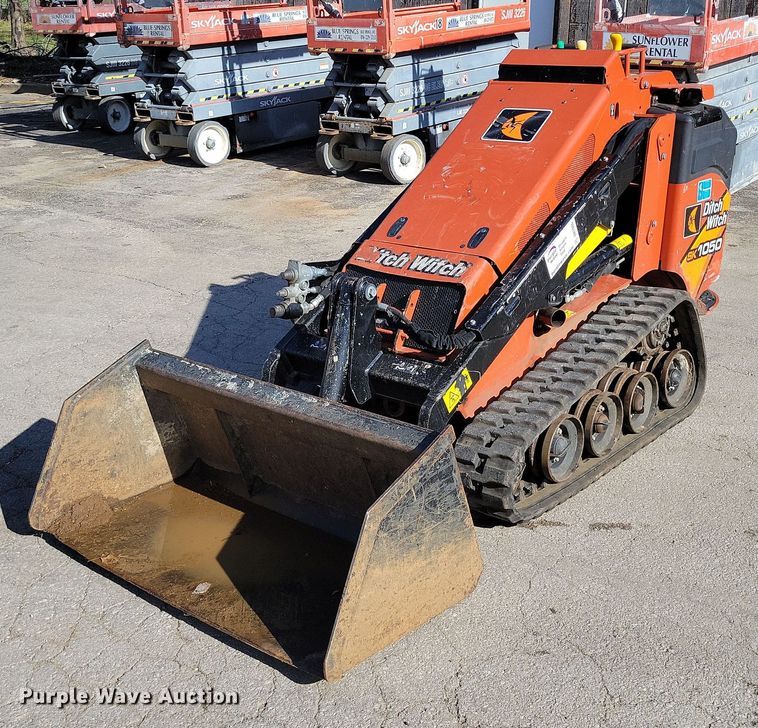 image for item DR7986 2021 Ditch Witch SK1050 compact utility loader