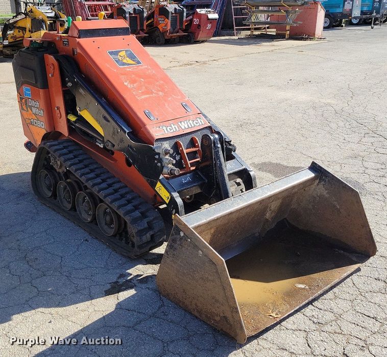 image for item DR7986 2021 Ditch Witch SK1050 compact utility loader