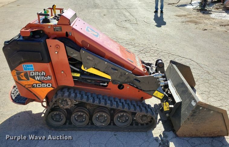 image for item DR7986 2021 Ditch Witch SK1050 compact utility loader