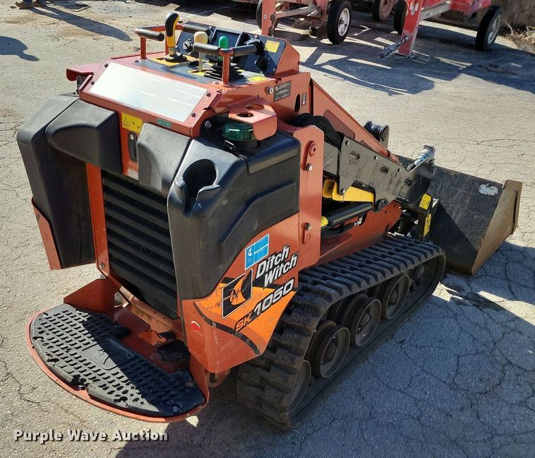 image for item DR7986 2021 Ditch Witch SK1050 compact utility loader