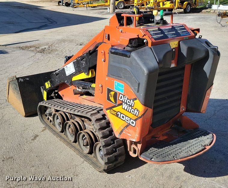 image for item DR7986 2021 Ditch Witch SK1050 compact utility loader