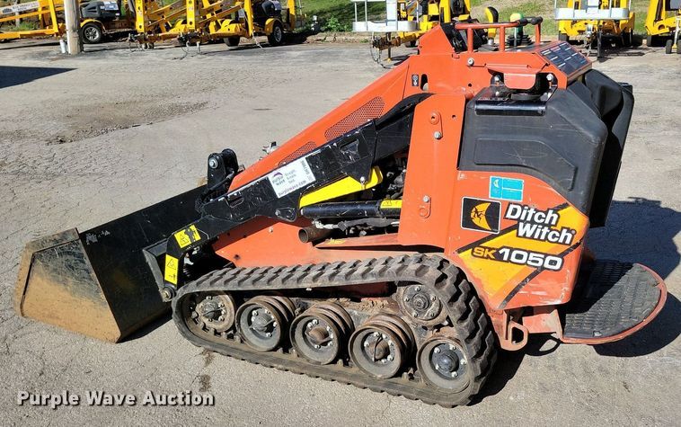 image for item DR7986 2021 Ditch Witch SK1050 compact utility loader