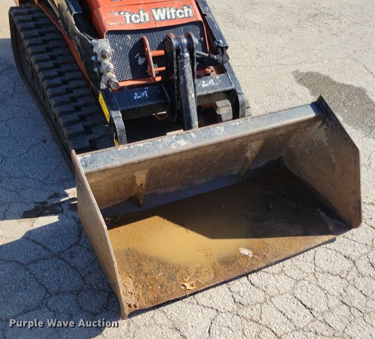 image for item DR7986 2021 Ditch Witch SK1050 compact utility loader