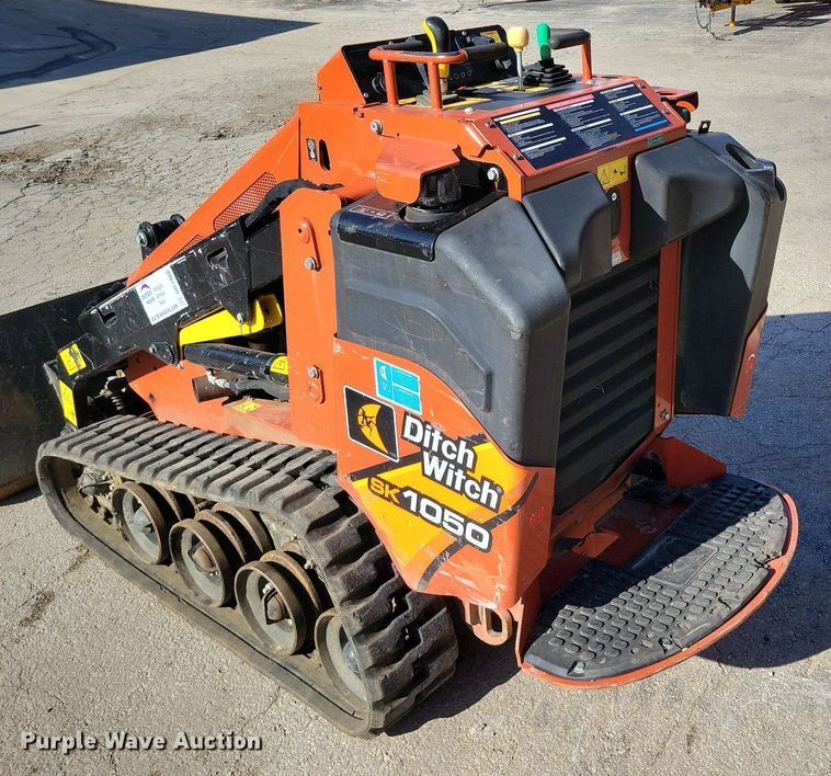 image for item DR7986 2021 Ditch Witch SK1050 compact utility loader