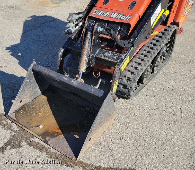 image for item DR7987 2020 Ditch Witch SK600 compact utility loader