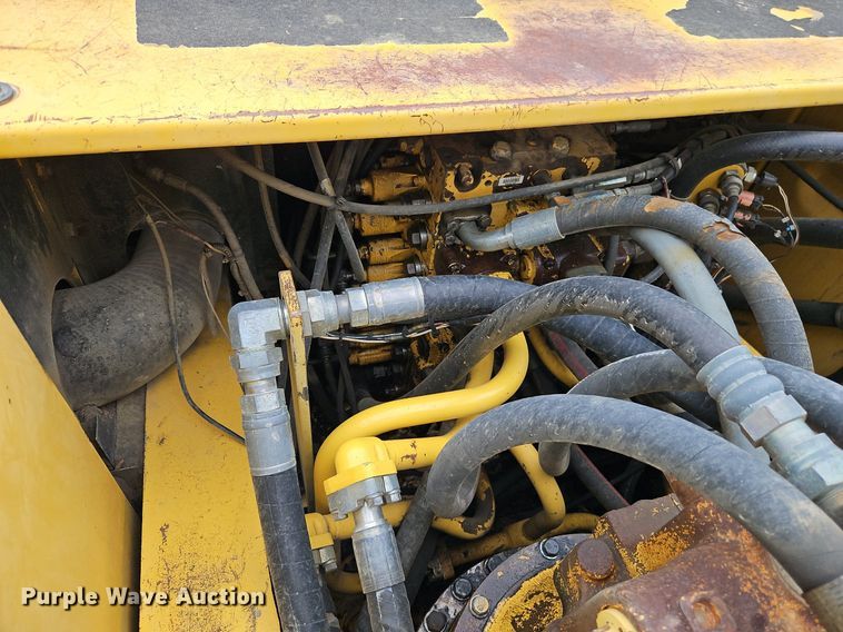 image for item DR8561 2006 Komatsu PC400LC-7L excavator