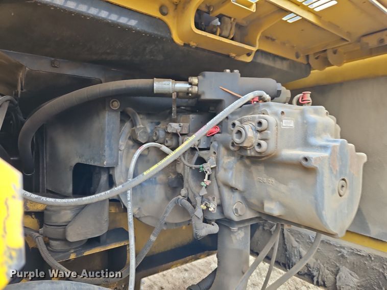 image for item DR8561 2006 Komatsu PC400LC-7L excavator