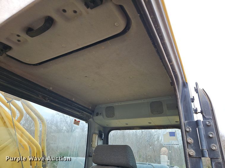 image for item DR8561 2006 Komatsu PC400LC-7L excavator
