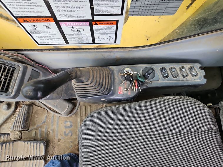 image for item DR8561 2006 Komatsu PC400LC-7L excavator