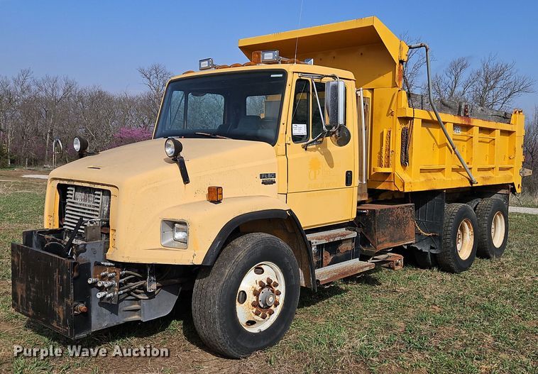 image for item DR8563 1999 Freightliner  FL80 dump truck