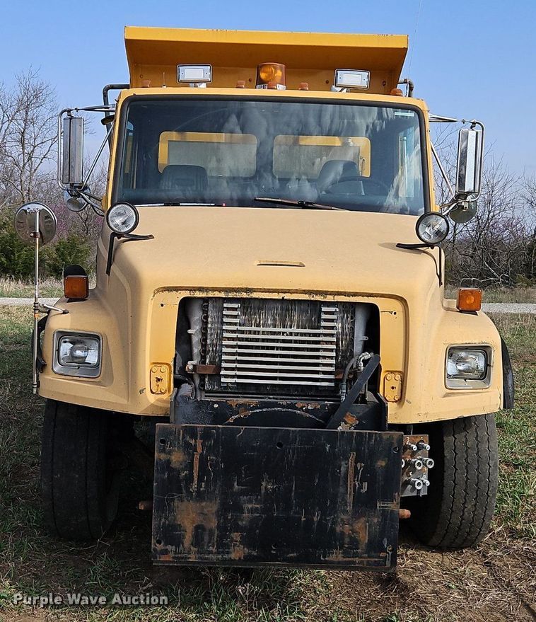 image for item DR8563 1999 Freightliner  FL80 dump truck