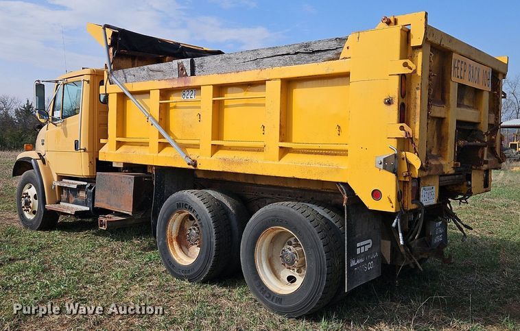 image for item DR8563 1999 Freightliner  FL80 dump truck