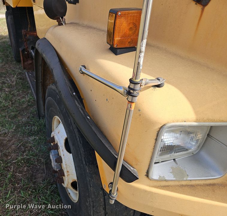 image for item DR8563 1999 Freightliner  FL80 dump truck