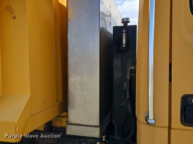 image for item DR8563 1999 Freightliner  FL80 dump truck