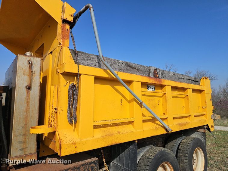 image for item DR8563 1999 Freightliner  FL80 dump truck