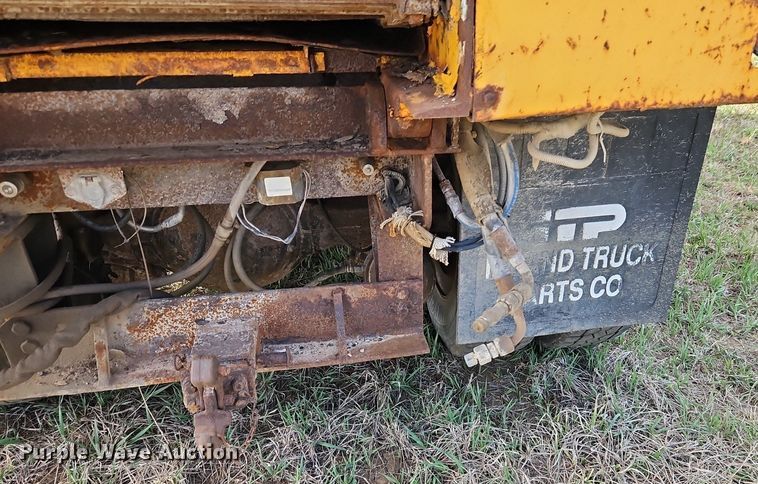 image for item DR8563 1999 Freightliner  FL80 dump truck