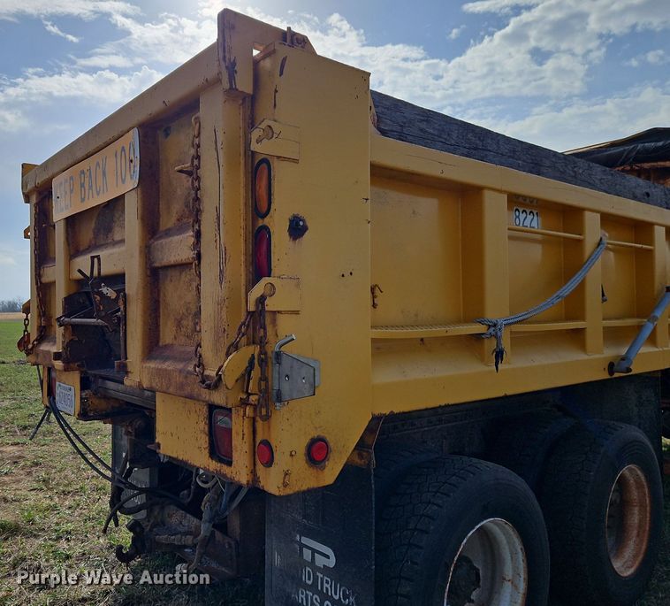 image for item DR8563 1999 Freightliner  FL80 dump truck