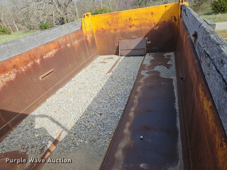 image for item DR8563 1999 Freightliner  FL80 dump truck