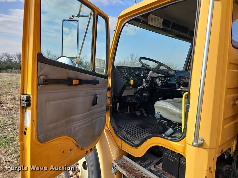 image for item DR8563 1999 Freightliner  FL80 dump truck