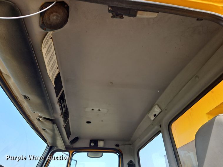 image for item DR8563 1999 Freightliner  FL80 dump truck