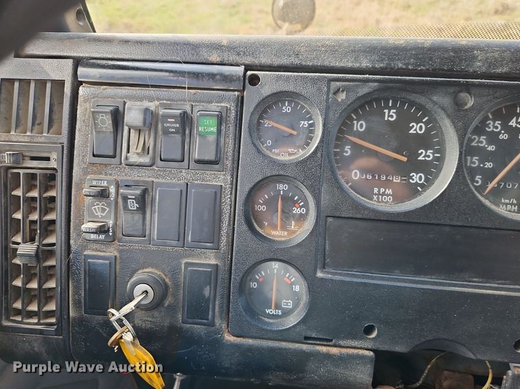 image for item DR8563 1999 Freightliner  FL80 dump truck