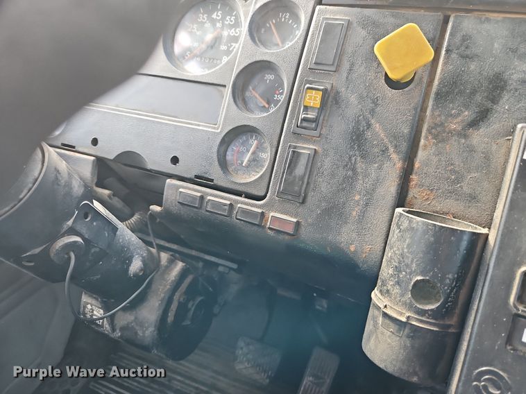 image for item DR8563 1999 Freightliner  FL80 dump truck