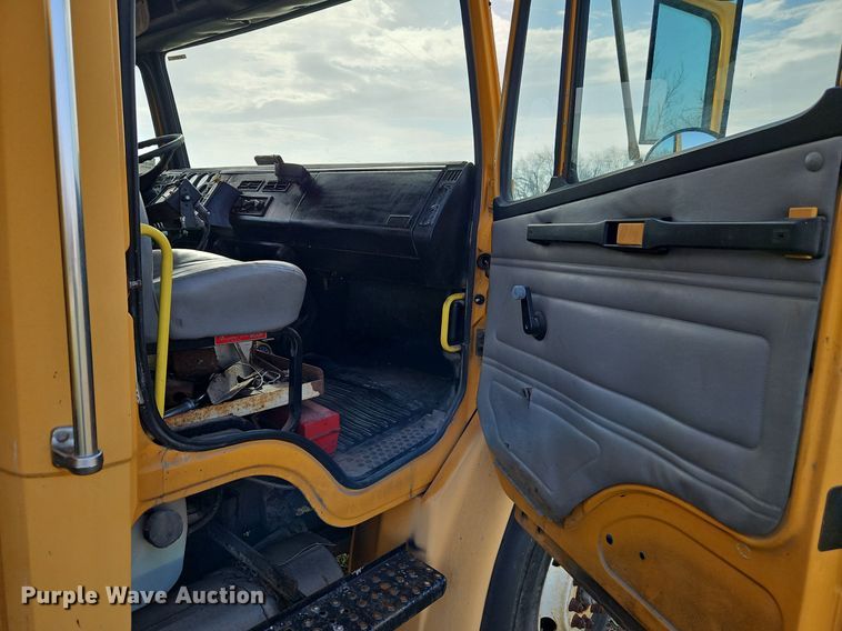 image for item DR8563 1999 Freightliner  FL80 dump truck