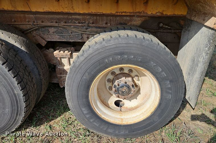 image for item DR8563 1999 Freightliner  FL80 dump truck