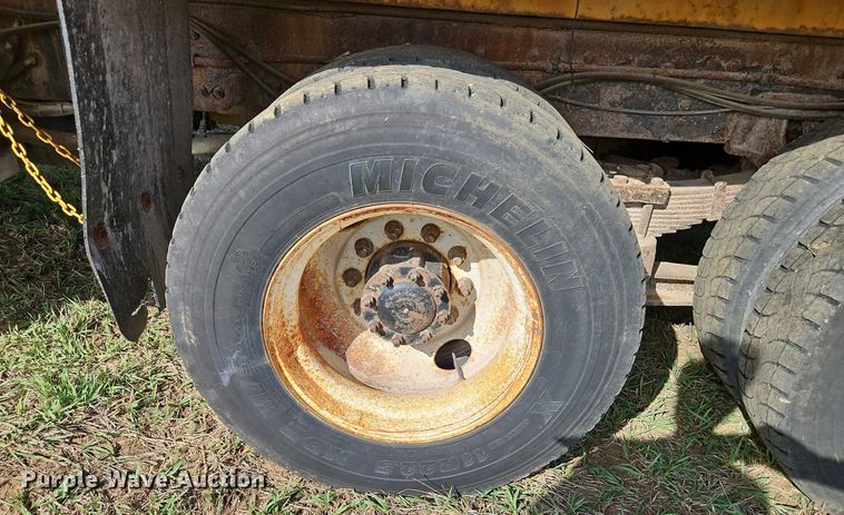 image for item DR8563 1999 Freightliner  FL80 dump truck