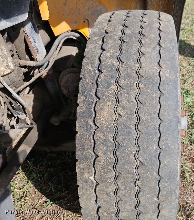 image for item DR8563 1999 Freightliner  FL80 dump truck