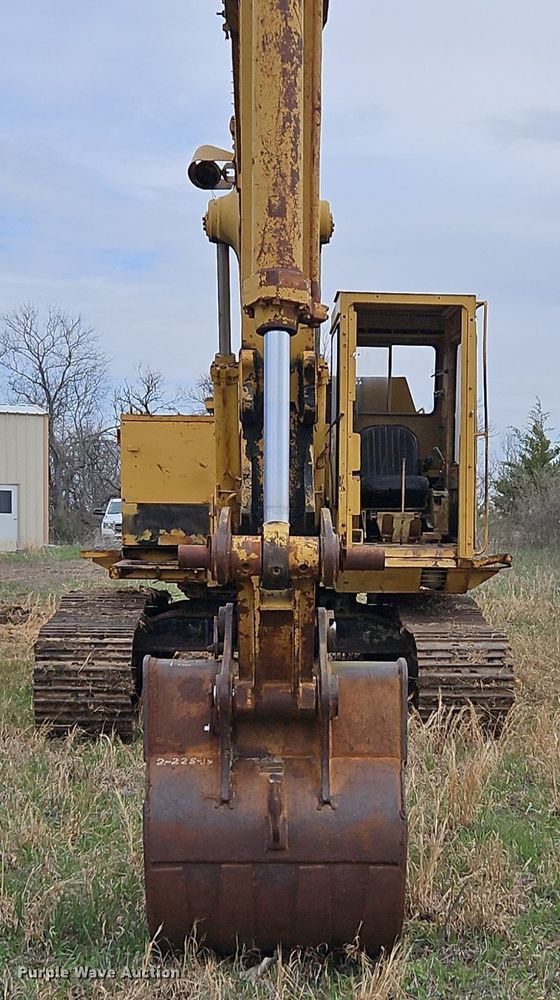 image for item DR8564 1977 Caterpillar  225 excavator