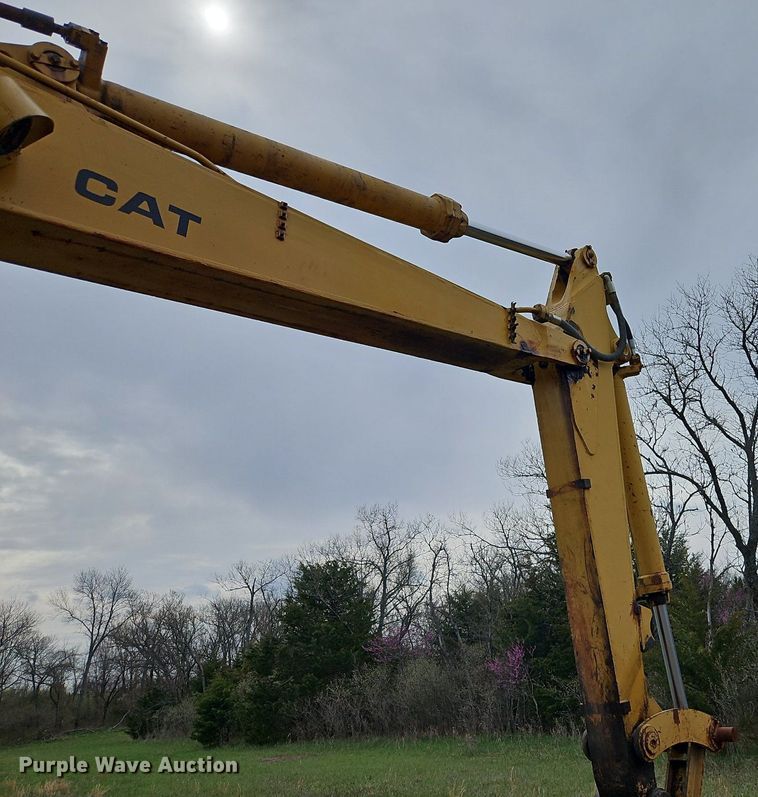 image for item DR8564 1977 Caterpillar  225 excavator
